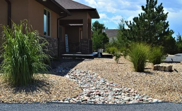 Pro Lawn Care & Landscaping Logo