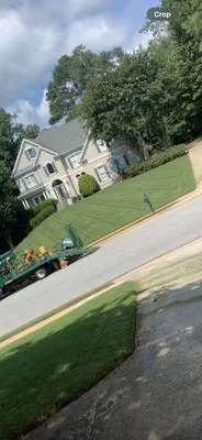 Pro Lawn Care & Maintenance Logo