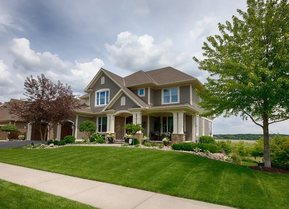 Expert lawn mowing service for residential properties in Corinth, MS by Pro Lawn Care