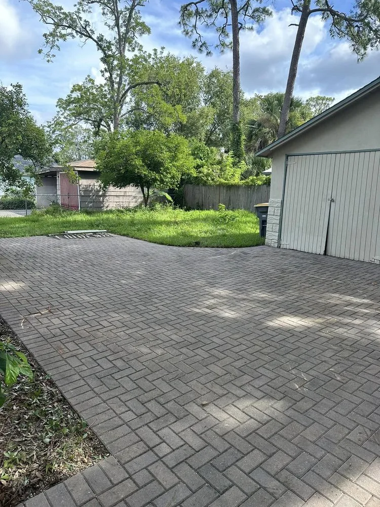 Professional lawn care service in Jacksonville, FL - Pro Master Lawn & Tree