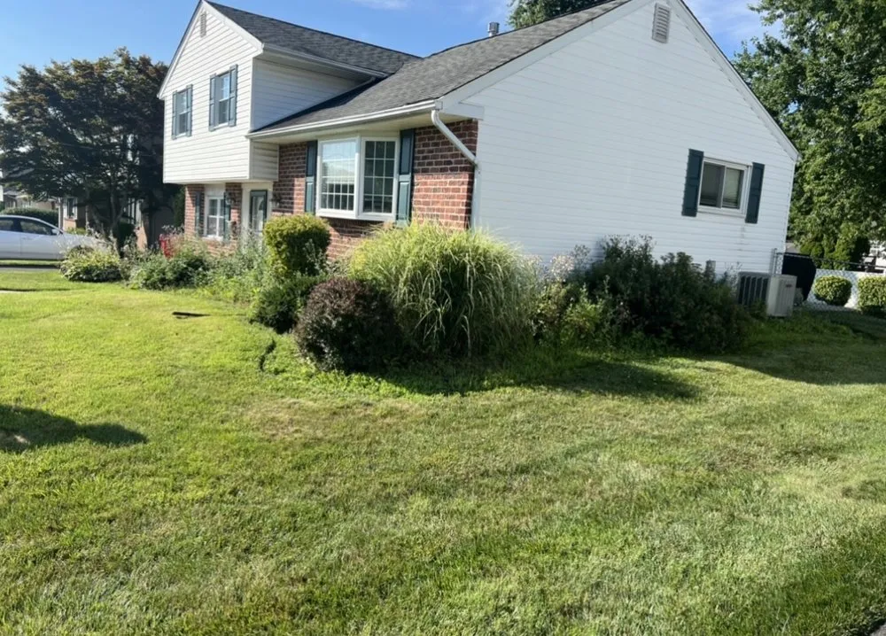 Custom lawn care service experts serving Warminster, PA - Pro Paradise landscaping