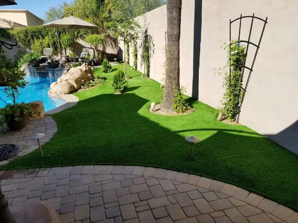 Professional landscape design in Phoenix, AZ by Pro Putt Construction