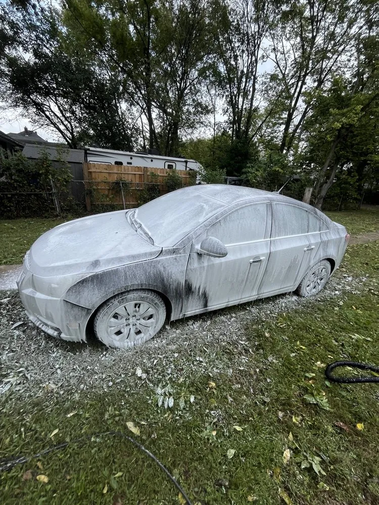 Affordable lawn care service experts serving Indianapolis, IN - Pro Star Cleaning Services