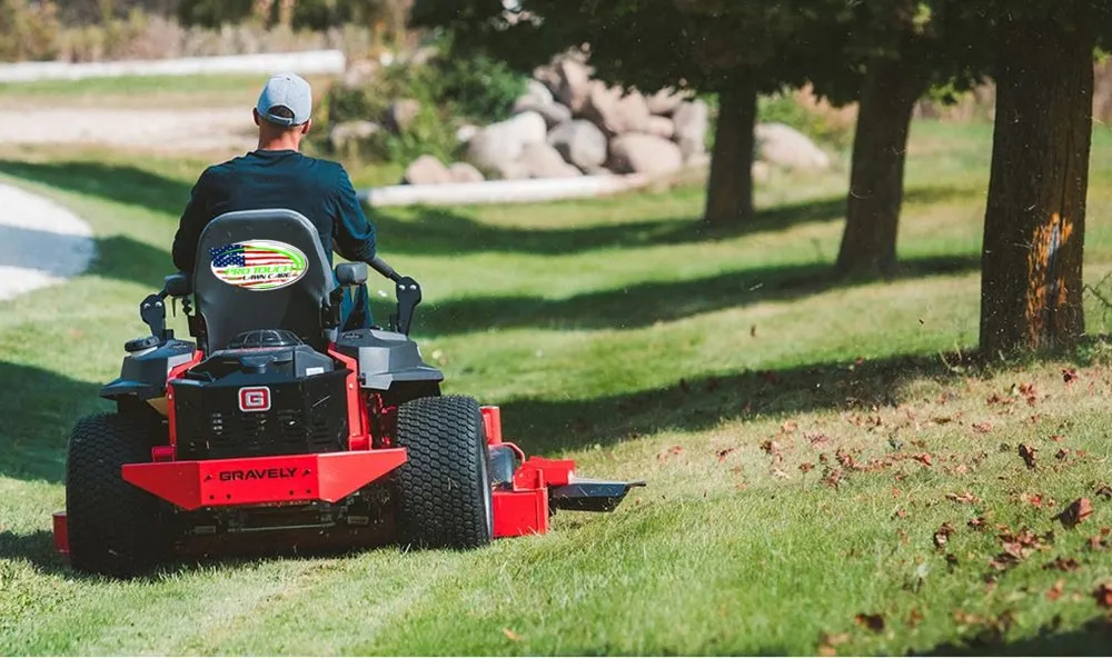 Reliable lawn mowing service experts serving Semmes, AL - Pro Touch Lawn Care