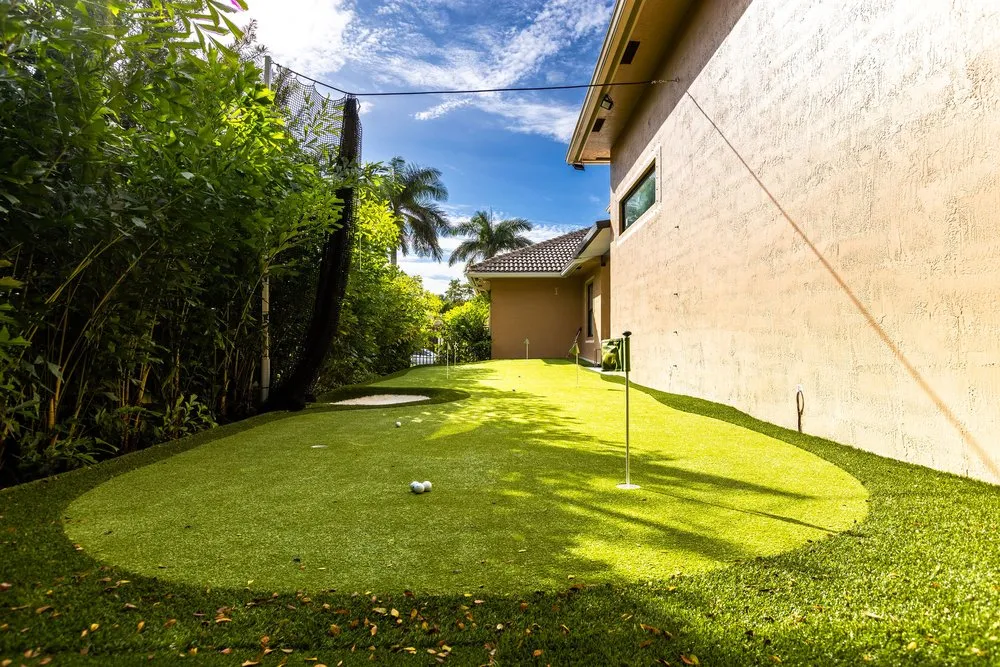 Local yard maintenance in Southwest Ranches, FL - Pro Turf Greens