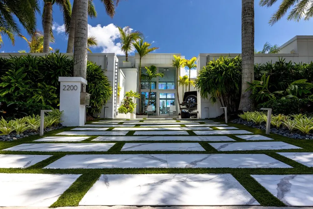 Reliable lawn care service experts serving Southwest Ranches, FL - Pro Turf Greens