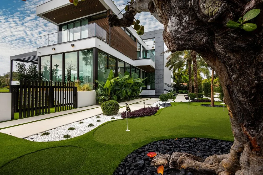 Local yard cleanup service in Southwest Ranches, FL by Pro Turf Greens