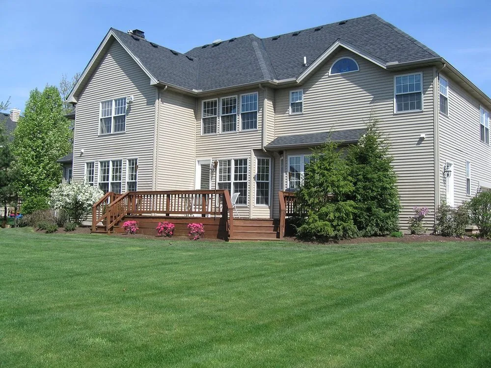 Expert yard cleanup service experts serving Elkhart, IN - Pro Turf Lawn Care