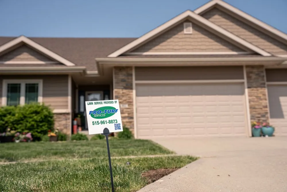 Custom lawn care service experts serving Indianola, IA - Pro Turf Service