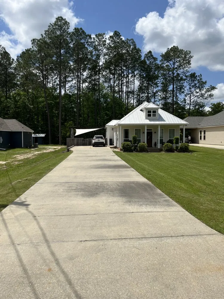 Professional yard cleanup service with custom design in Picayune, MS by Pro Vision Lawncare