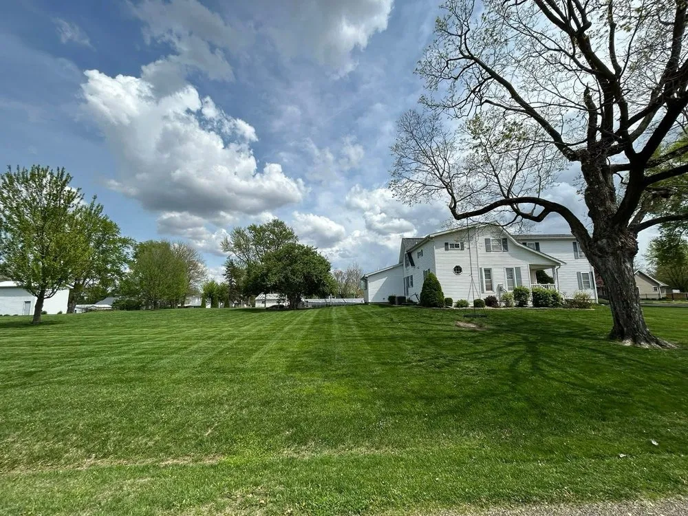 Custom lawn care service experts serving Payson, IL - Professional Edge Lawn Care