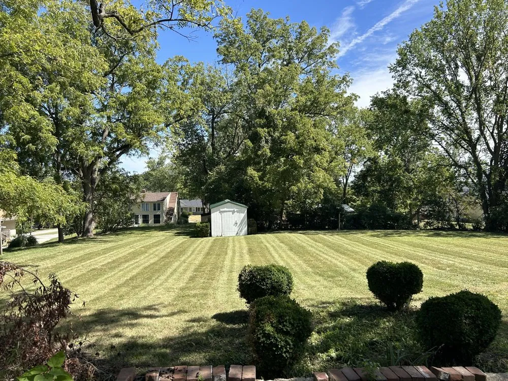 Reliable garden landscaping in Payson, IL - Professional Edge Lawn Care