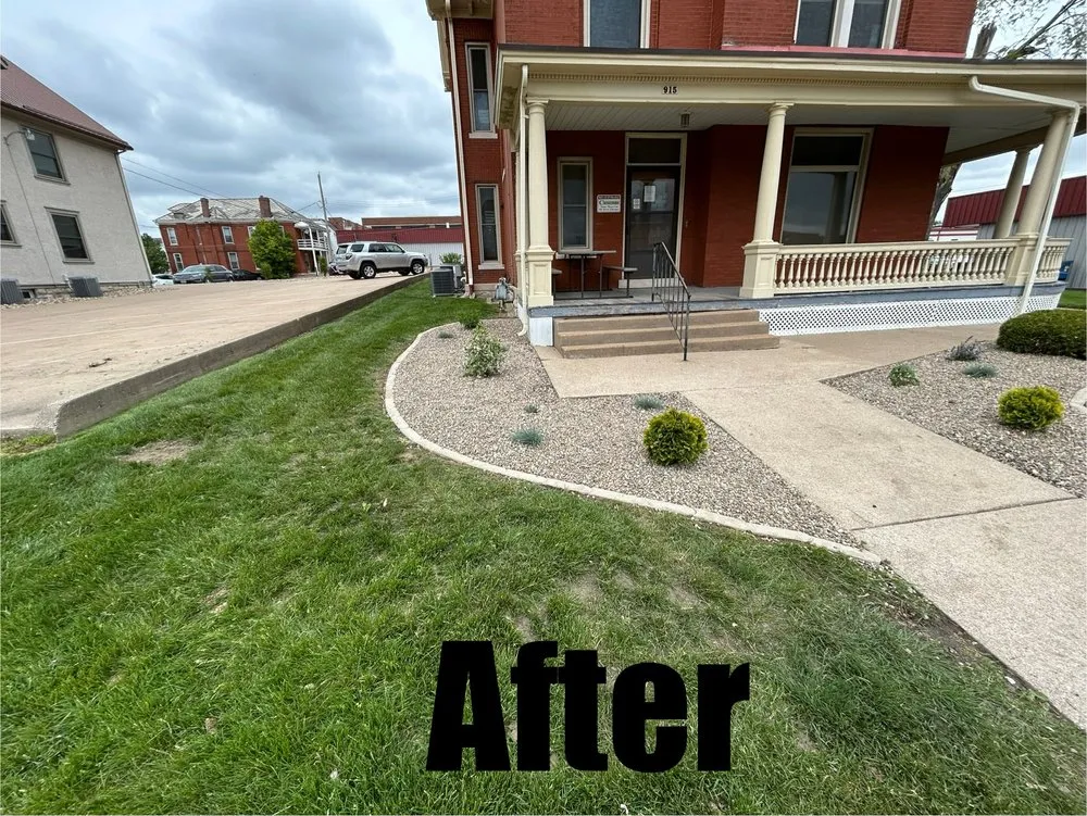 Top-rated garden landscaping in Payson, IL by Professional Edge Lawn Care