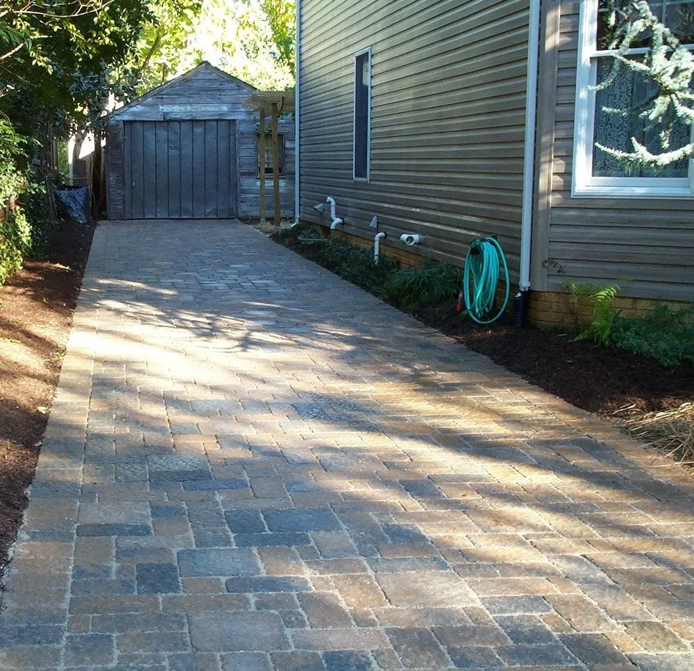 Custom residential landscaping experts serving Lorton, VA - Professional Grounds