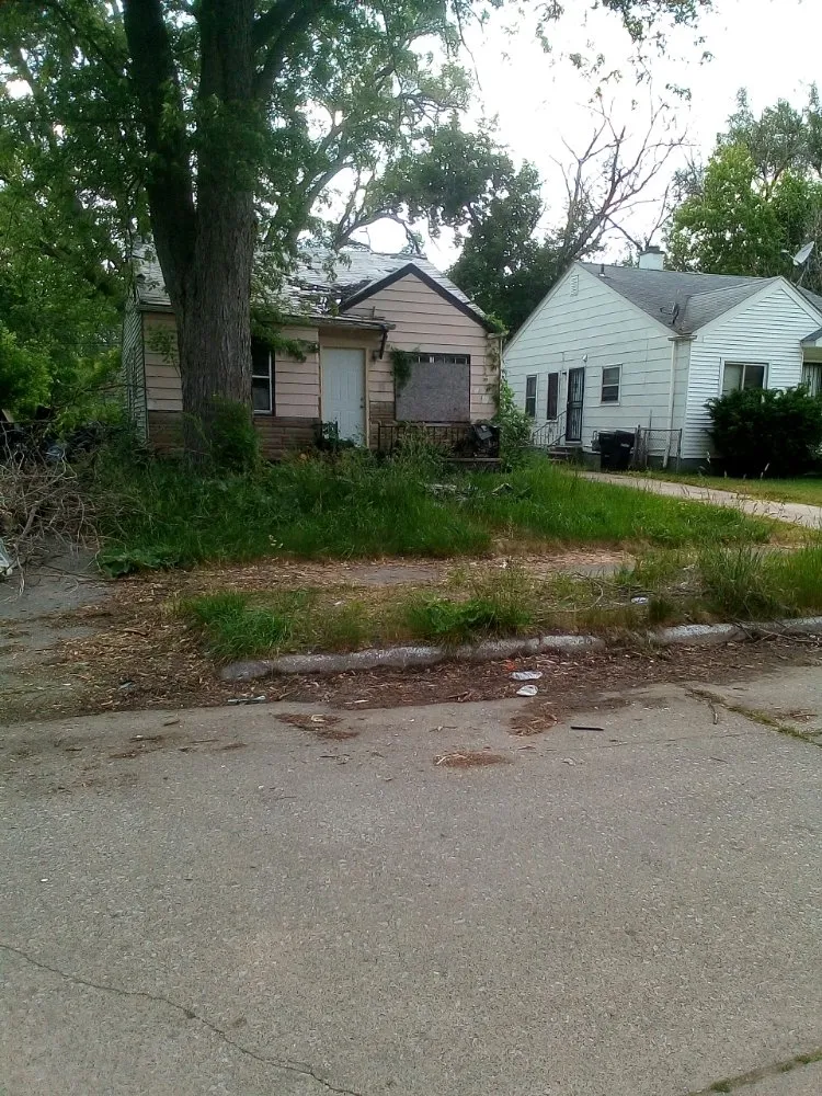 Custom garden landscaping experts serving Detroit, MI - Professional Kuts Lawncare & Hauling Services