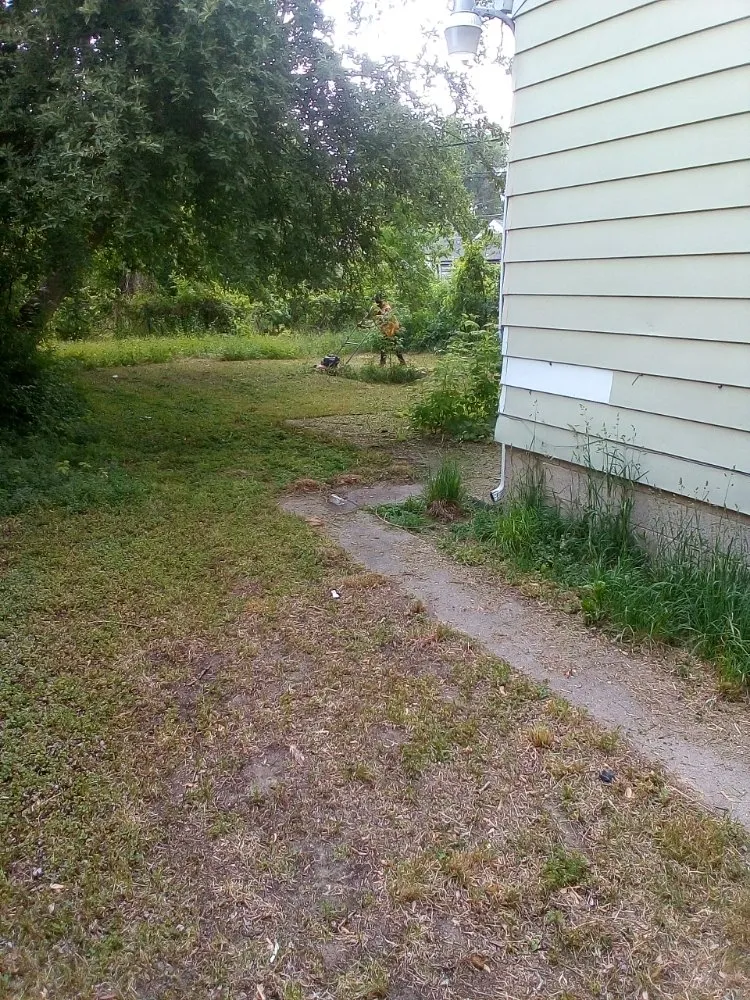 Trusted outdoor landscaping in Detroit, MI - Professional Kuts Lawncare & Hauling Services