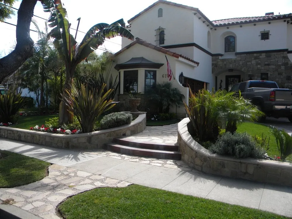 Top-rated lawn mowing service in Santa Ana, CA - Professional Landscape Maintenance