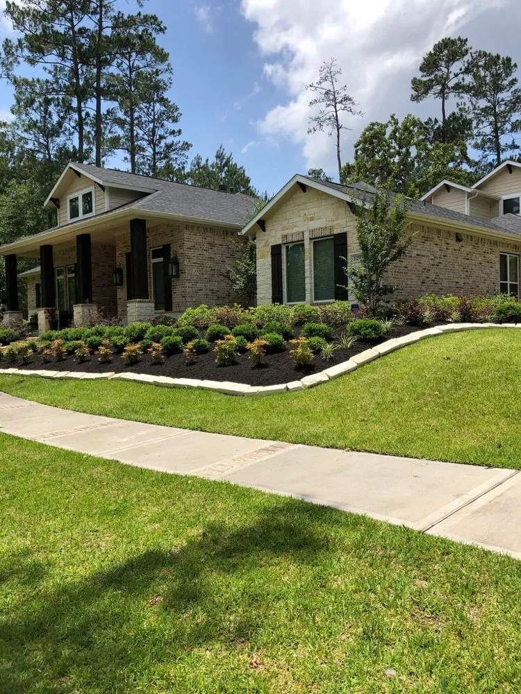 Trusted yard maintenance in Huntsville, TX by Professional Landscape Management