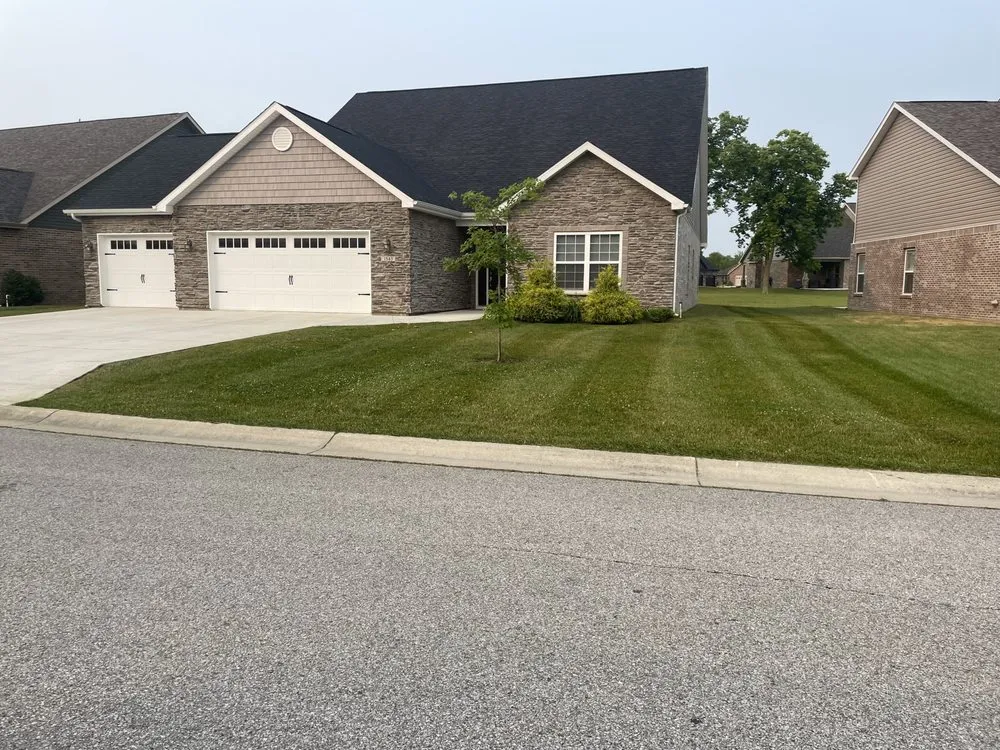 Reliable lawn care service experts serving Kokomo, IN - Professional Lawn Care