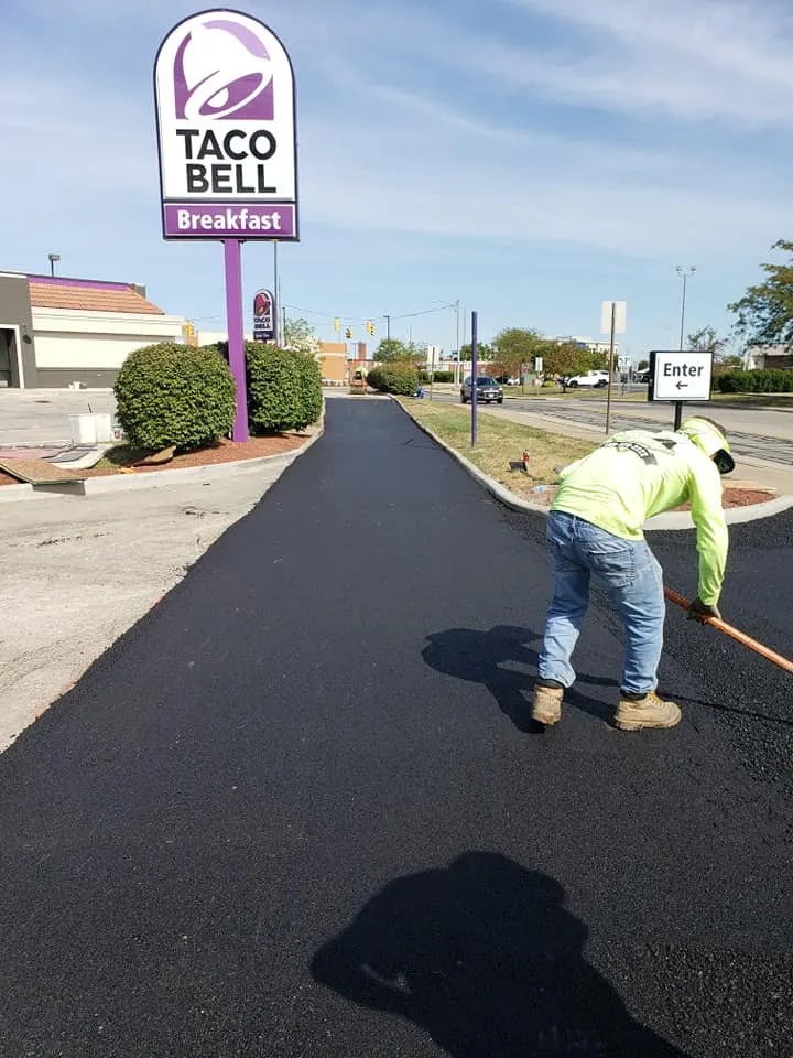 Professional garden landscaping in Findlay, OH by Professional Pavement Services