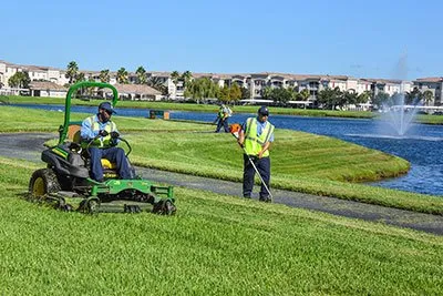 Local lawn care service experts serving San Antonio, TX - Professional San Antonio Lawn Care