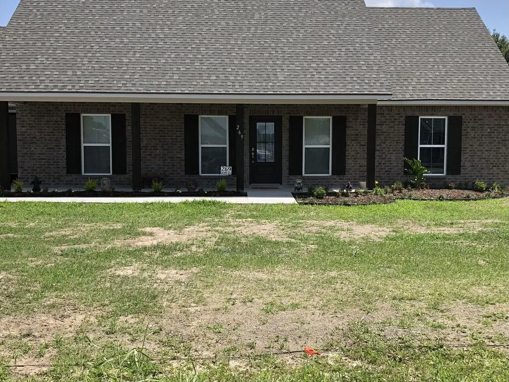 Custom yard maintenance experts serving Saint Martinville, LA - Professional Services