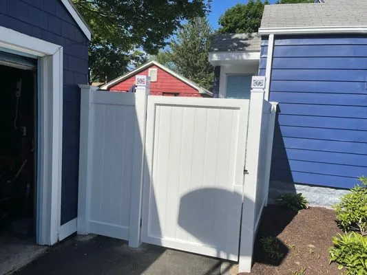 Professional World Fence Logo