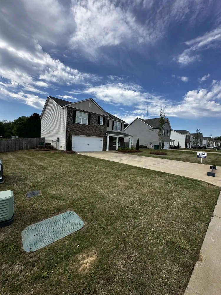 Custom lawn mowing service in Mountain Brook, AL - Prolawns