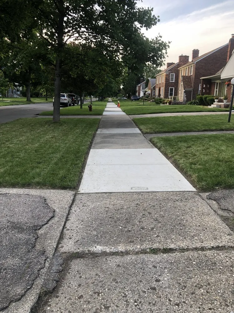 Reliable lawn mowing service in Detroit, MI by Proline Lawn Manicuring Service