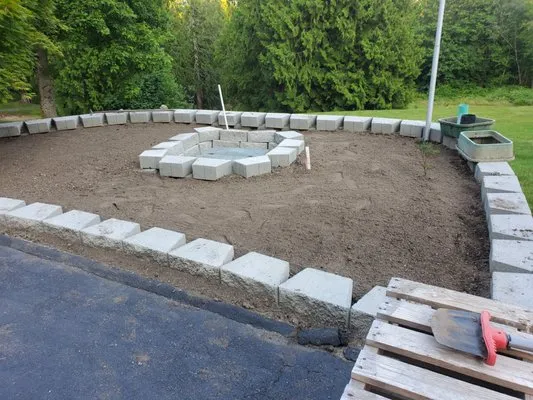 Prominent Landscape Maintenance & Construction Logo