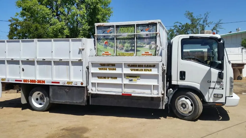 Custom lawn mowing service in Bakersfield, CA by Pronto Gardening