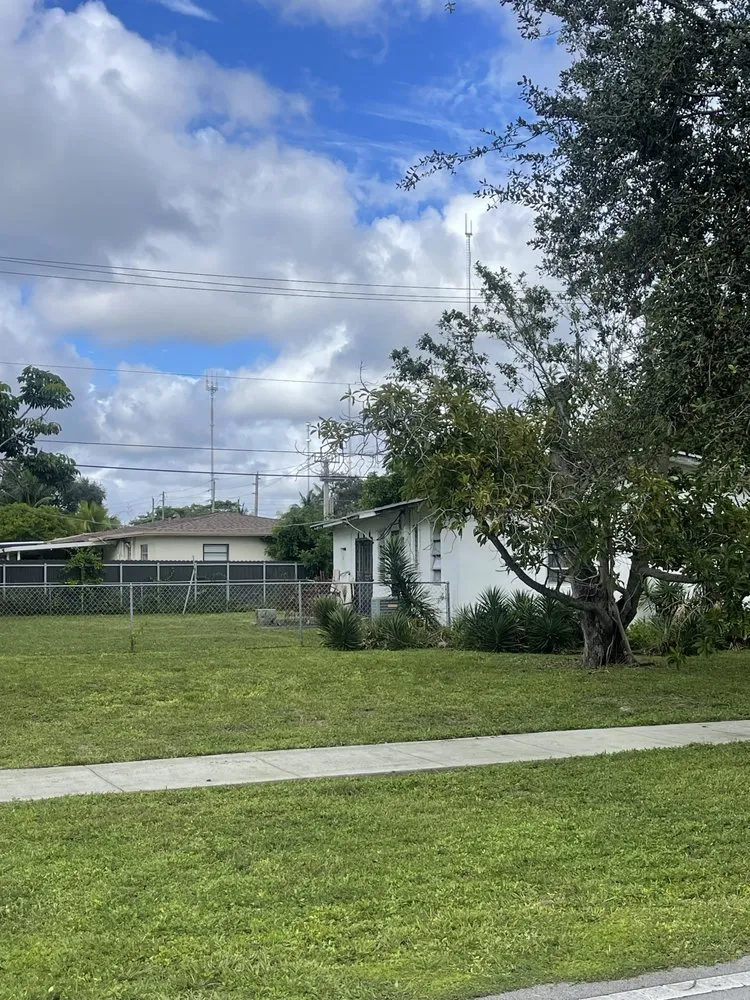 Local yard cleanup service for residential properties in Miami Gardens, FL by Prophete Luxury landscape