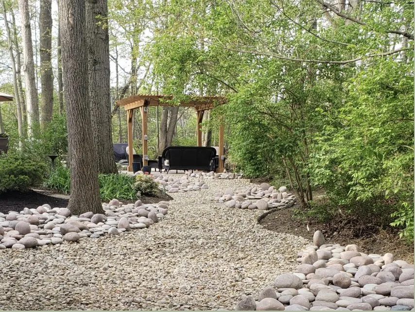 Local residential landscaping in New Albany, OH by Pros Mulch & Tree Service