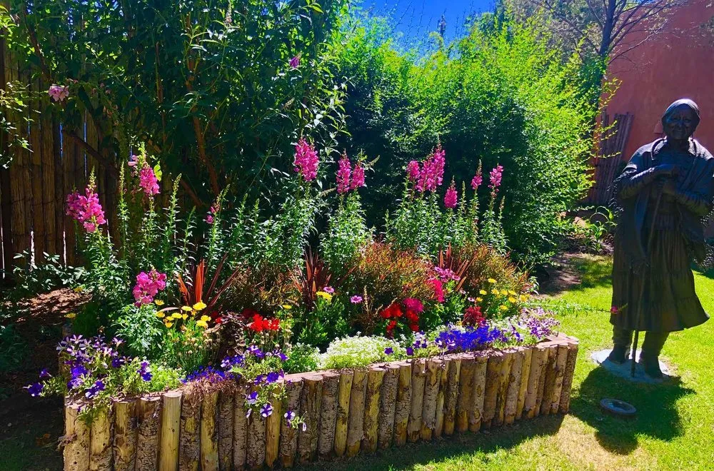 Professional lawn care service with custom design across Santa Fe, NM - Proscape Landscape Management