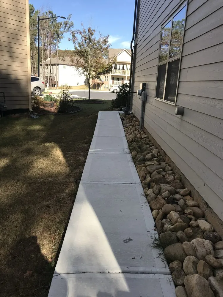 Reliable lawn mowing service experts serving Acworth, GA - Proscapes and Tree