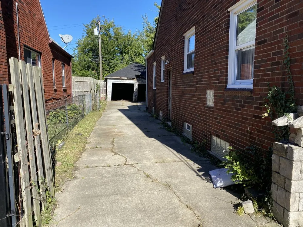 Professional lawn care service experts serving Detroit, MI - ProVision Lawn Services