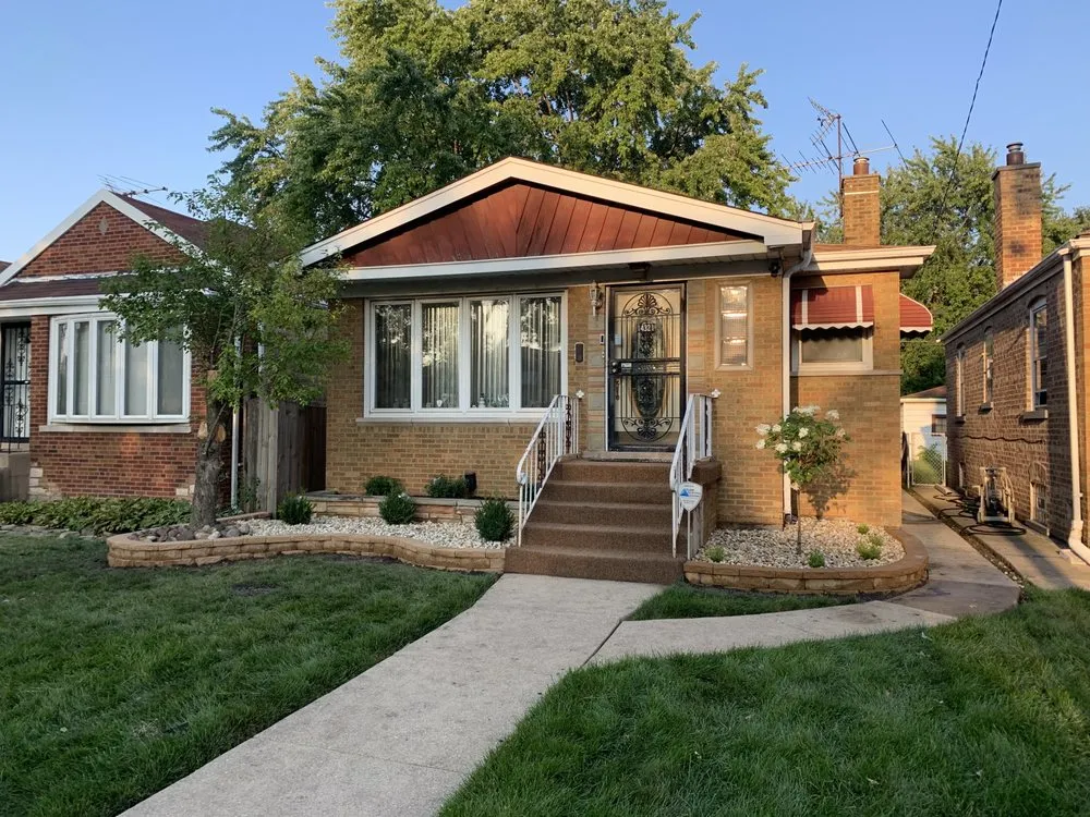 Custom garden landscaping in Chicago, IL by Proworks Landscaping Solutions