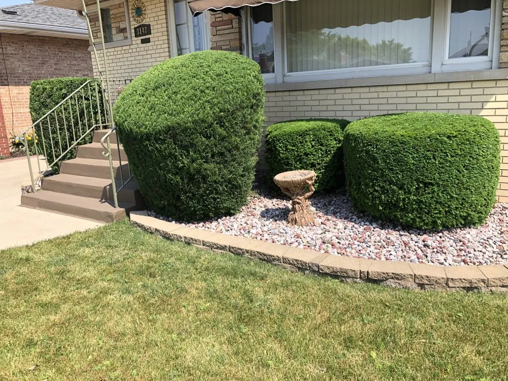 Custom lawn mowing service for homes across Chicago, IL - Proworks Landscaping Solutions