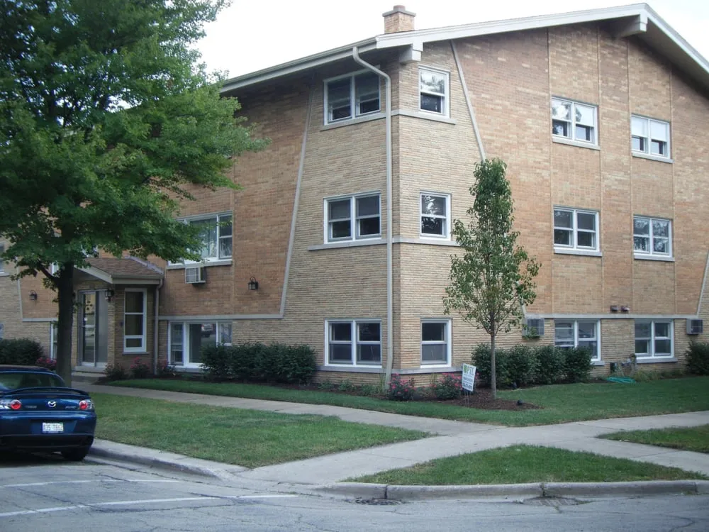 Professional yard maintenance in Addison, IL by PTL Landscsaping & Maintenance