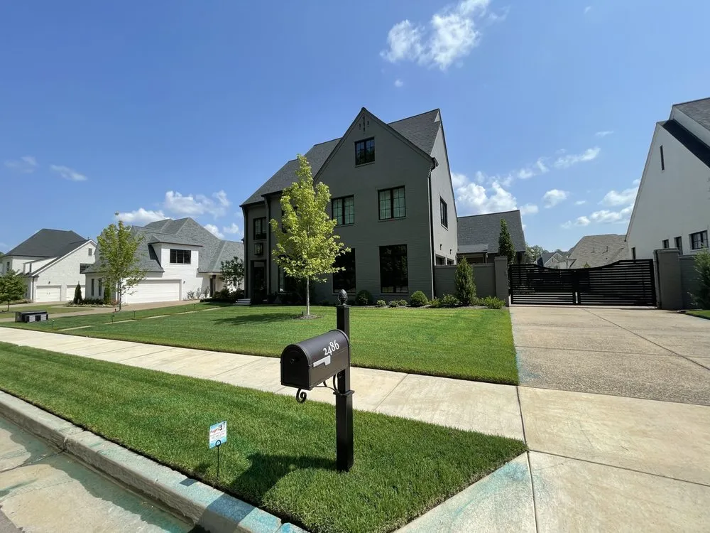 Top-rated residential landscaping in Memphis, TN - Pugh's Residential Spray