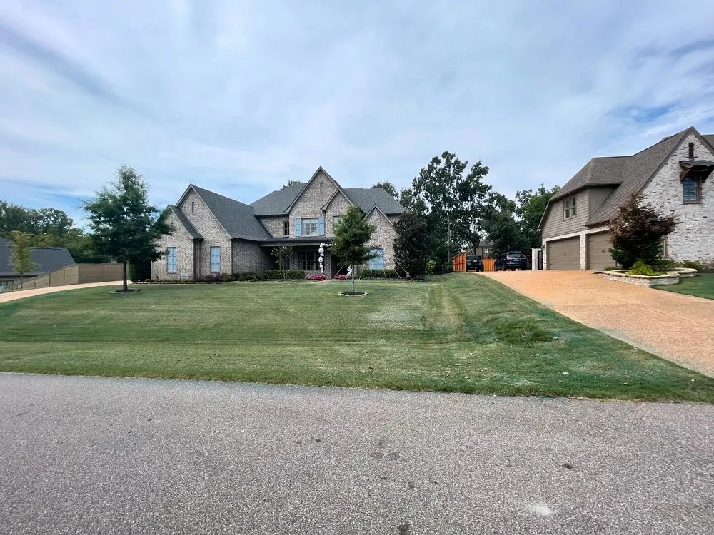 Expert landscaping services in Memphis, TN - Pugh's Residential Spray