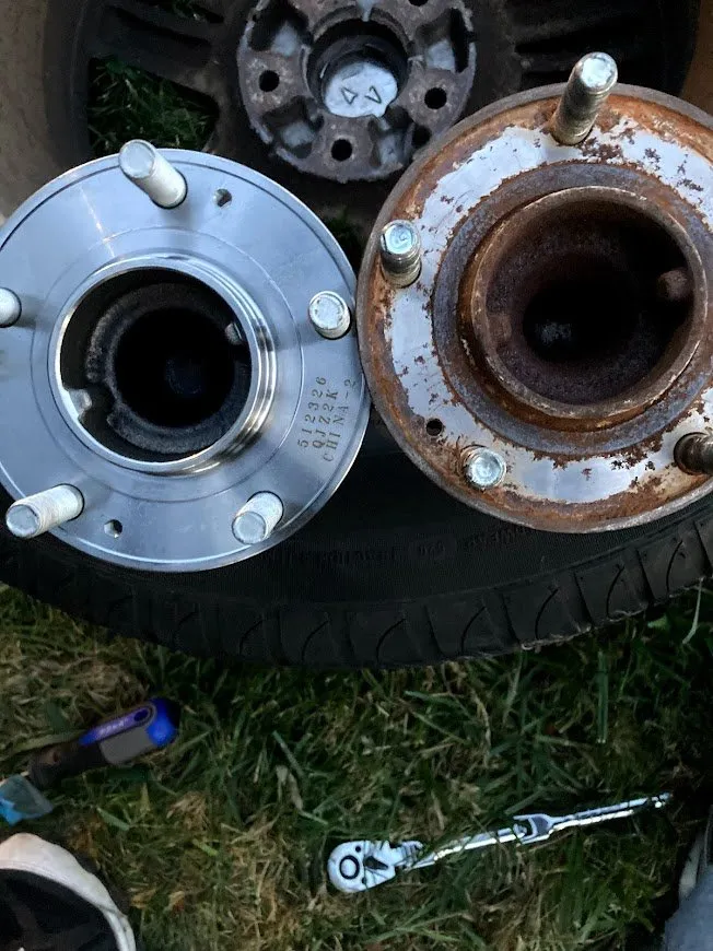 Custom lawn mowing service near you in Toledo, OH by Pullin-Up