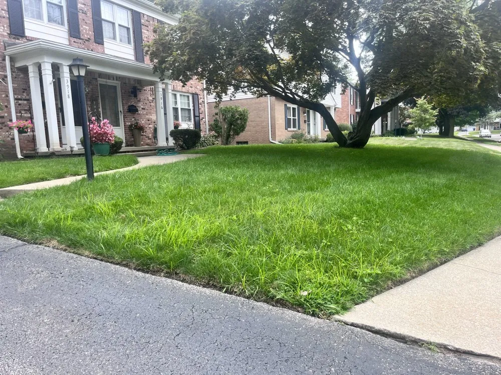 Top-rated garden landscaping in Toledo, OH by Puplee’s Lawn and Landscape