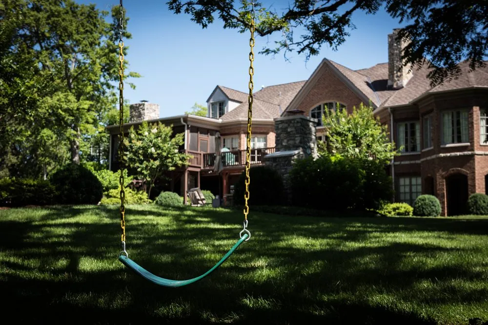 Professional lawn care service experts serving Nashville, TN - Pure Green