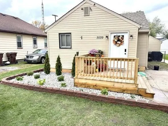Top-rated garden landscaping experts serving Monroe, MI - Pure Lawn and Landscape
