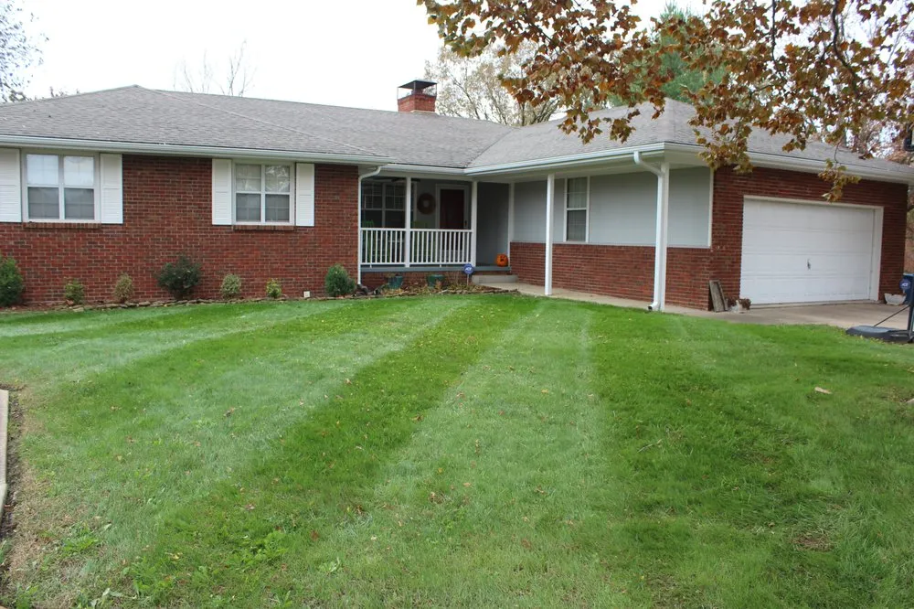 Affordable yard maintenance experts serving Webb City, MO - Pure Lawn Management