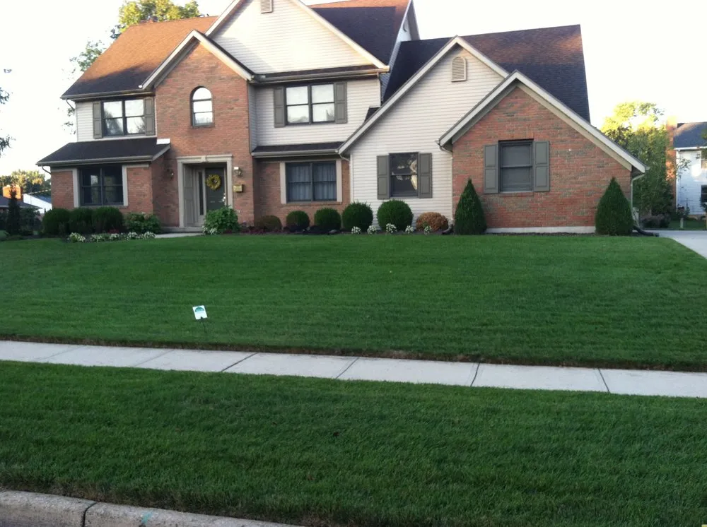 Professional lawn mowing service experts serving Dayton, OH - Purelawn Organic Lawncare