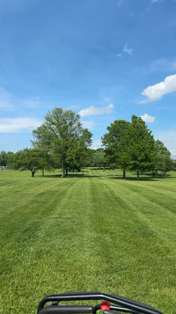 Custom lawn mowing service experts serving Gallatin, TN - Puryear Farms