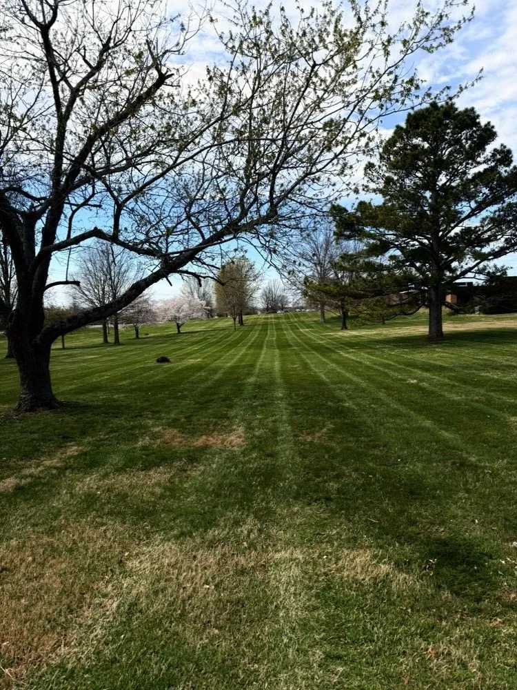 Top-rated lawn mowing service in Gallatin, TN by Puryear Farms