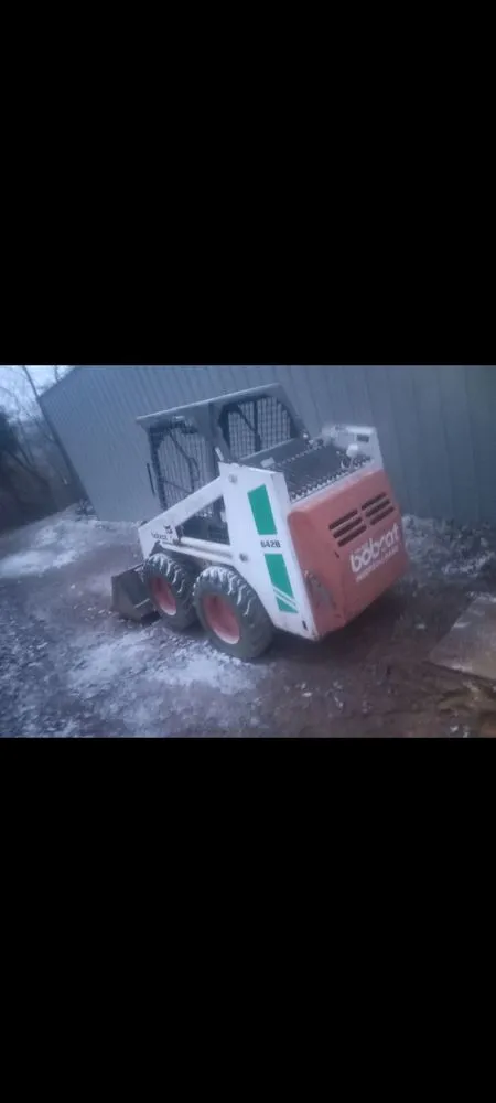 Custom residential landscaping for year-round maintenance in Clinton, TN by Pyles Landscaper